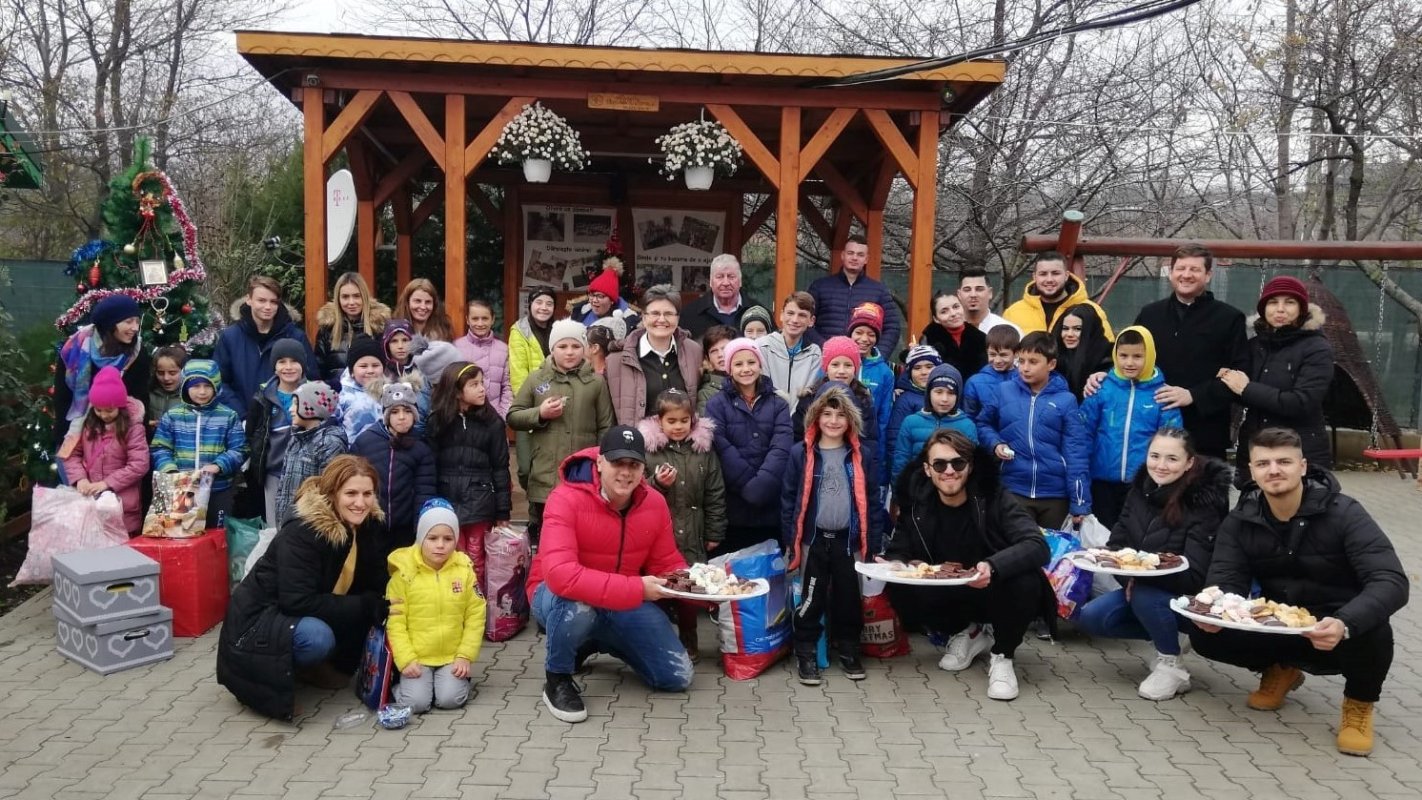 Studenții de la Drept au ajutat copiii de la Centrul „Sfântul Stelian” din Urlați 134870