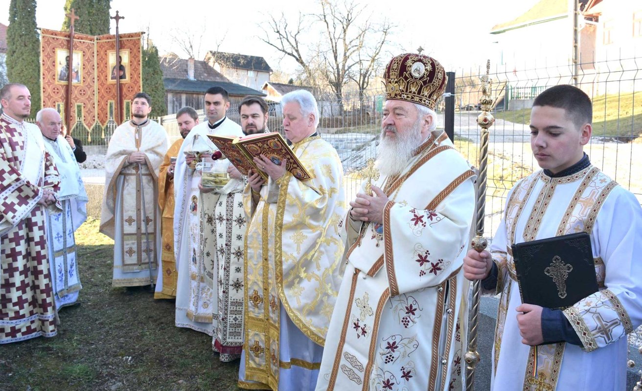 Biserica din localitatea clujeană Nearşova a fost resfinţită 135134