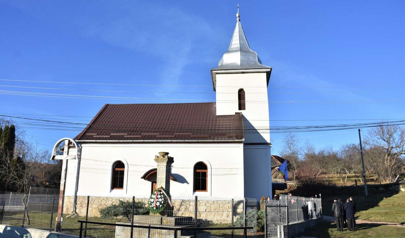 Biserica din localitatea clujeană Nearşova a fost resfinţită 135135