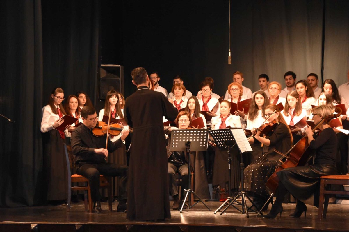 Colindători la centrele sociale din Reșița și Caransebeș 135303