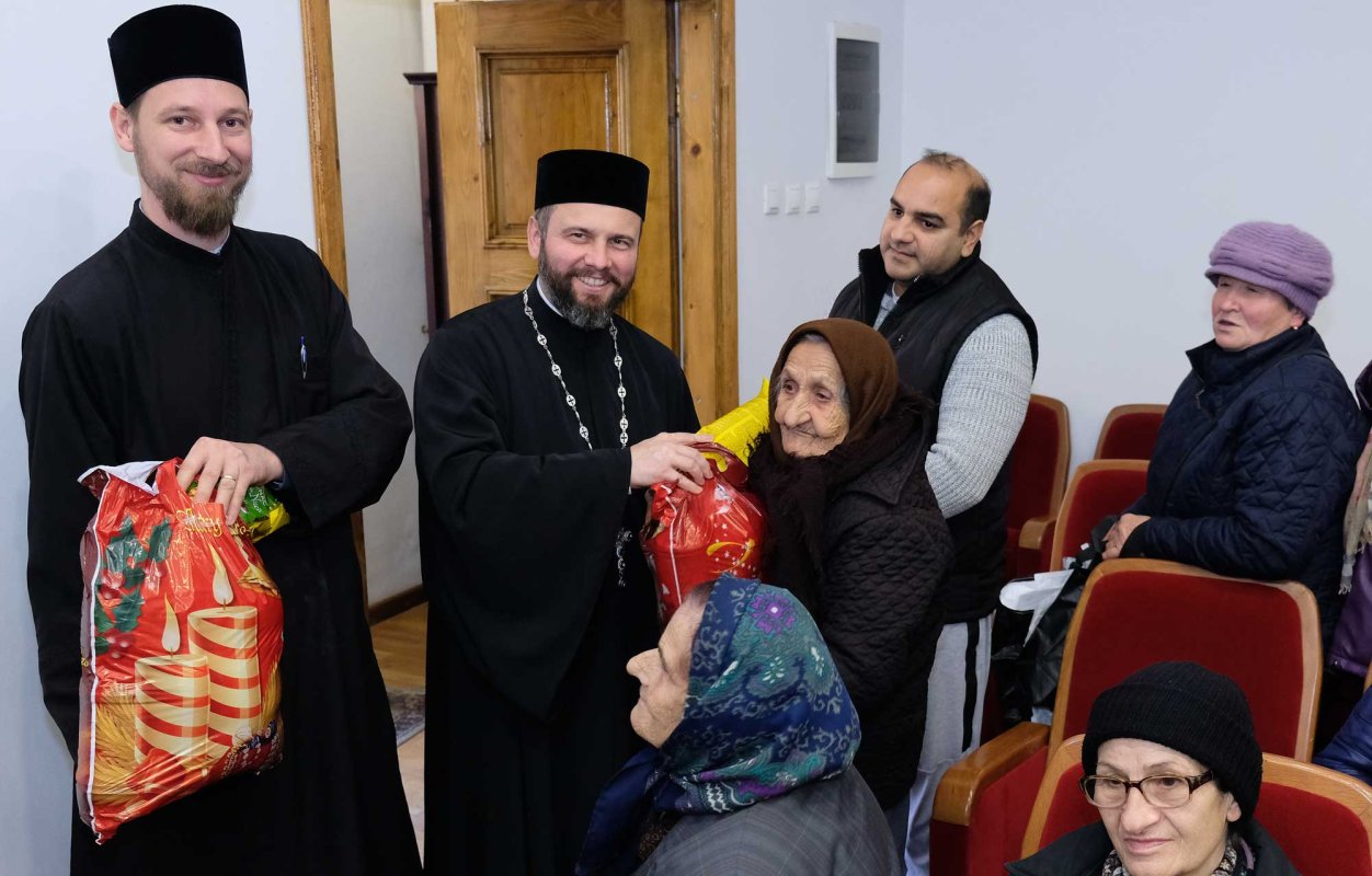 Daruri pentru săraci oferite de Protoieria Sector 3 Capitală 135483