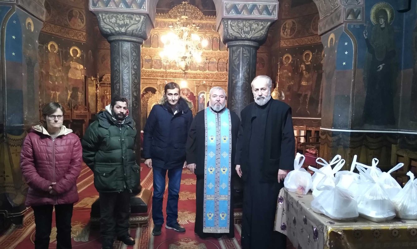 Hrană caldă pentru peste 500 de persoane sărace din Cetatea Băniei 135480