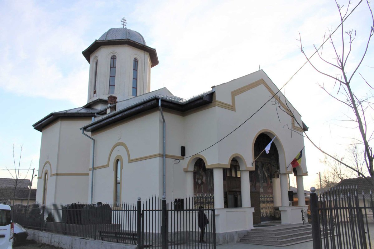 Liturghie arhierească în Parohia Lunca Jiului, Protoieria Craiova Sud, județul Dolj 136225