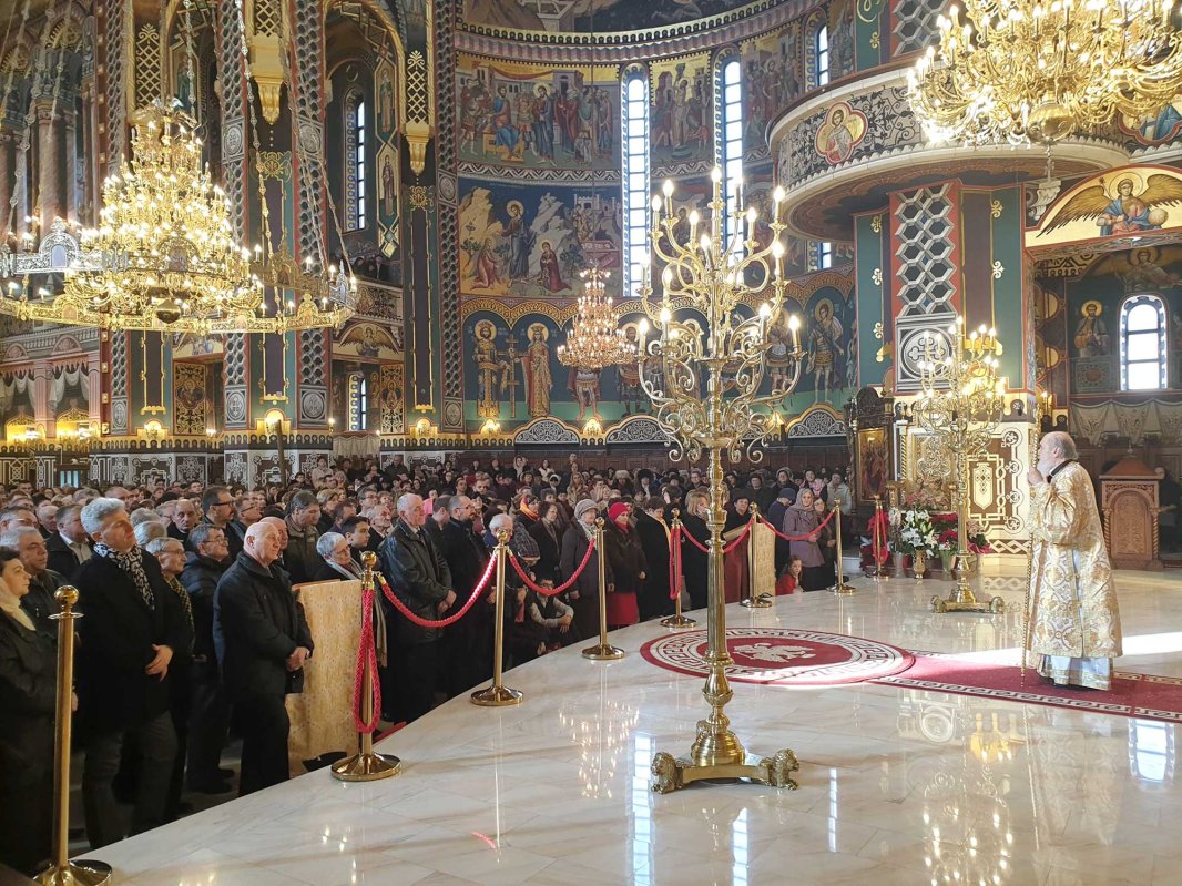 Lumina credinței și a faptelor bune de sărbătoarea Crăciunului 136147