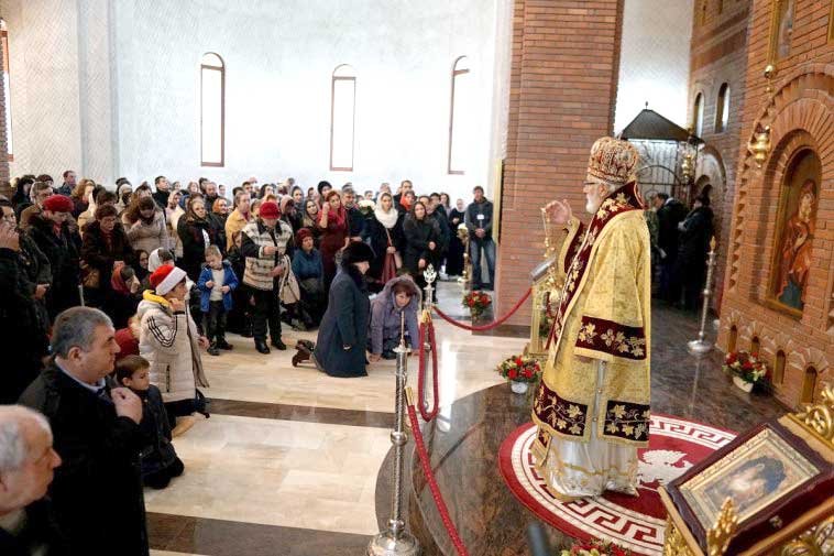 Lumina credinței și a faptelor bune de sărbătoarea Crăciunului 136148