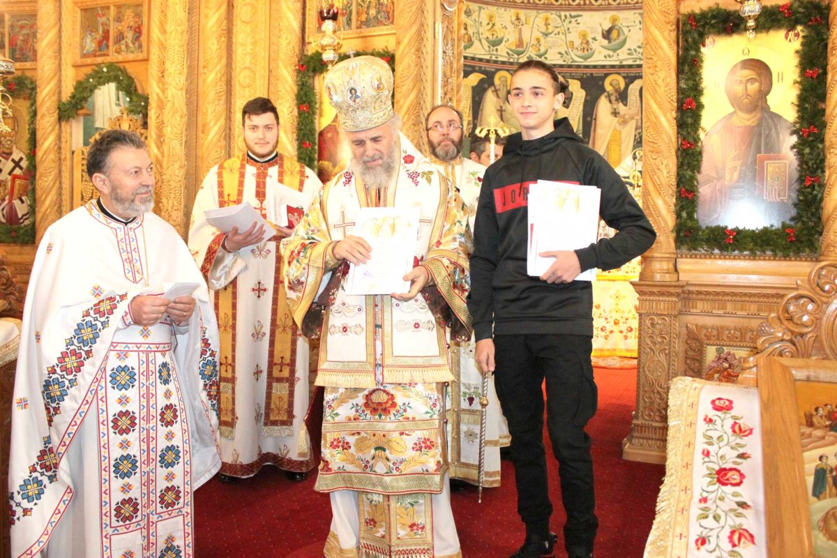 Lumina credinței și a faptelor bune de sărbătoarea Crăciunului 136153