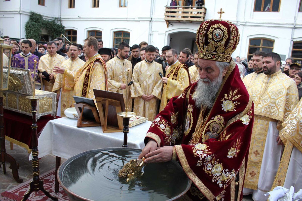 Sfântă Liturghie Arhierească la hramul Mănăstirii Tismana 136223