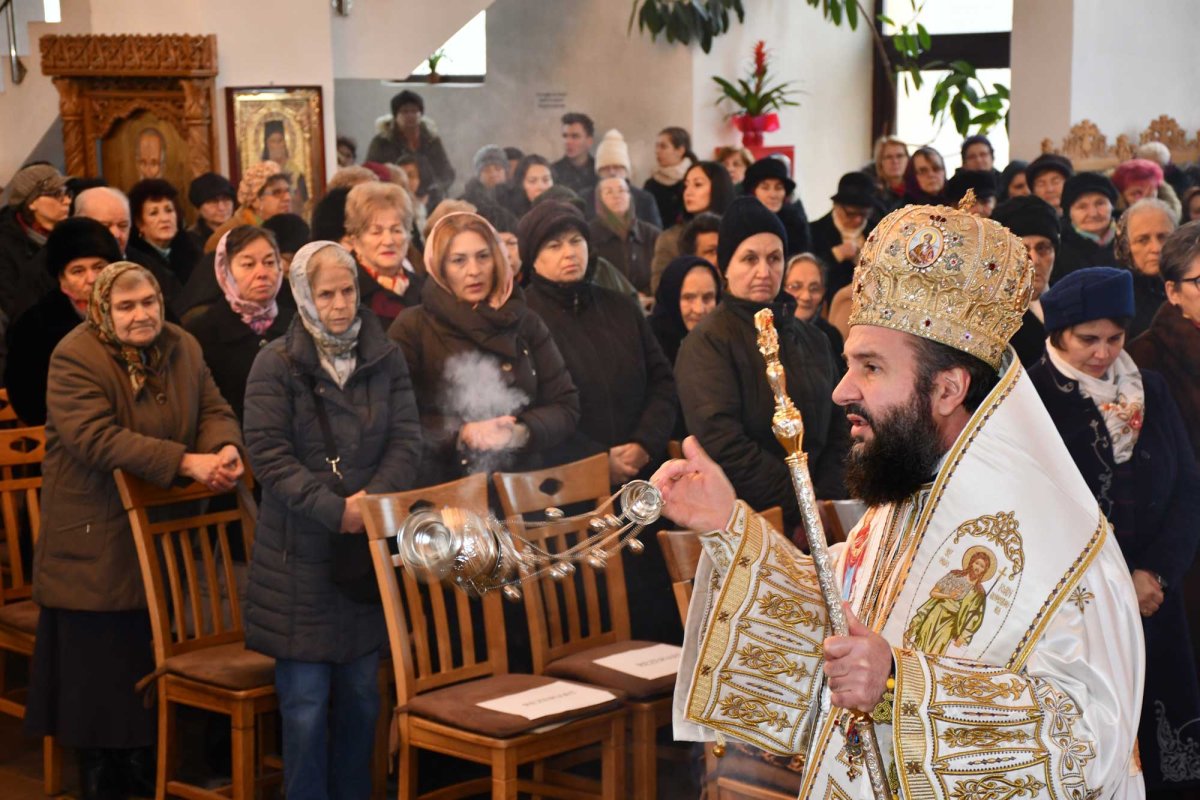 Slujire arhierească la Biserica „Schimbarea la Față” din Reșița 136247