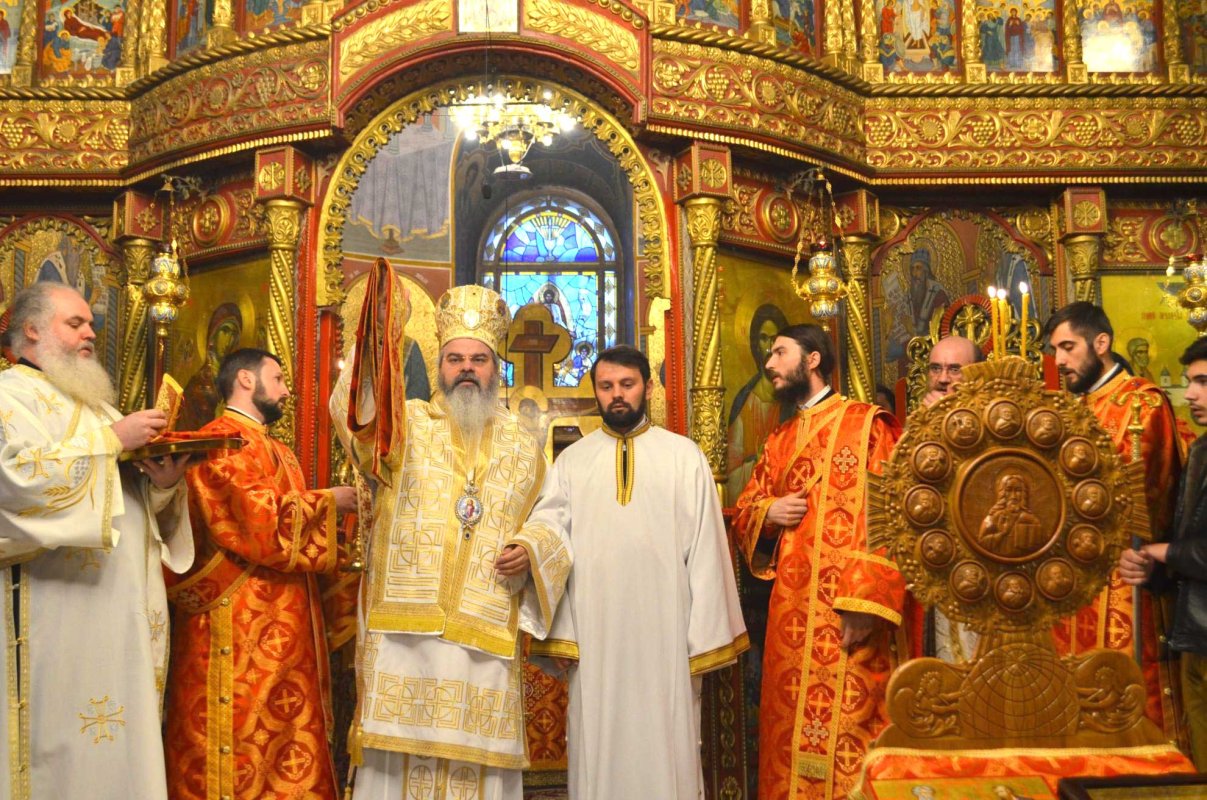 Hirotonie întru diacon la Catedrala Episcopală din Huși 136356