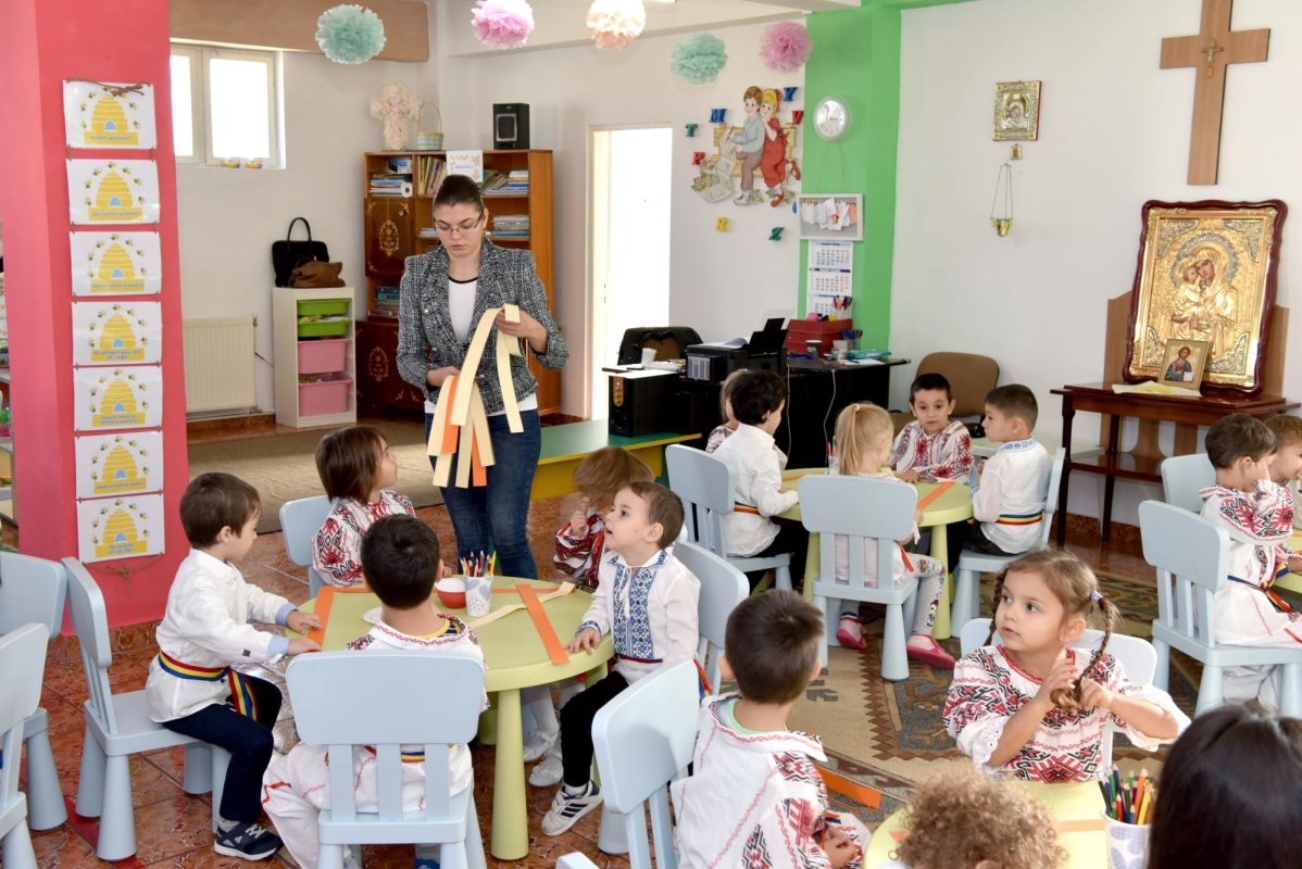 Marea familie din grădinița brăileană „Familia” 136390