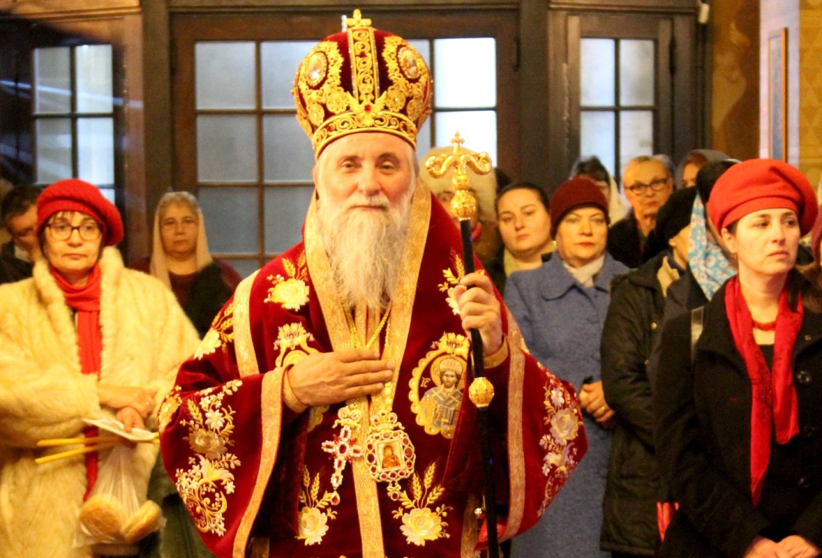 Slujiri arhierești și obiceiuri tradiționale în Oltenia 136375