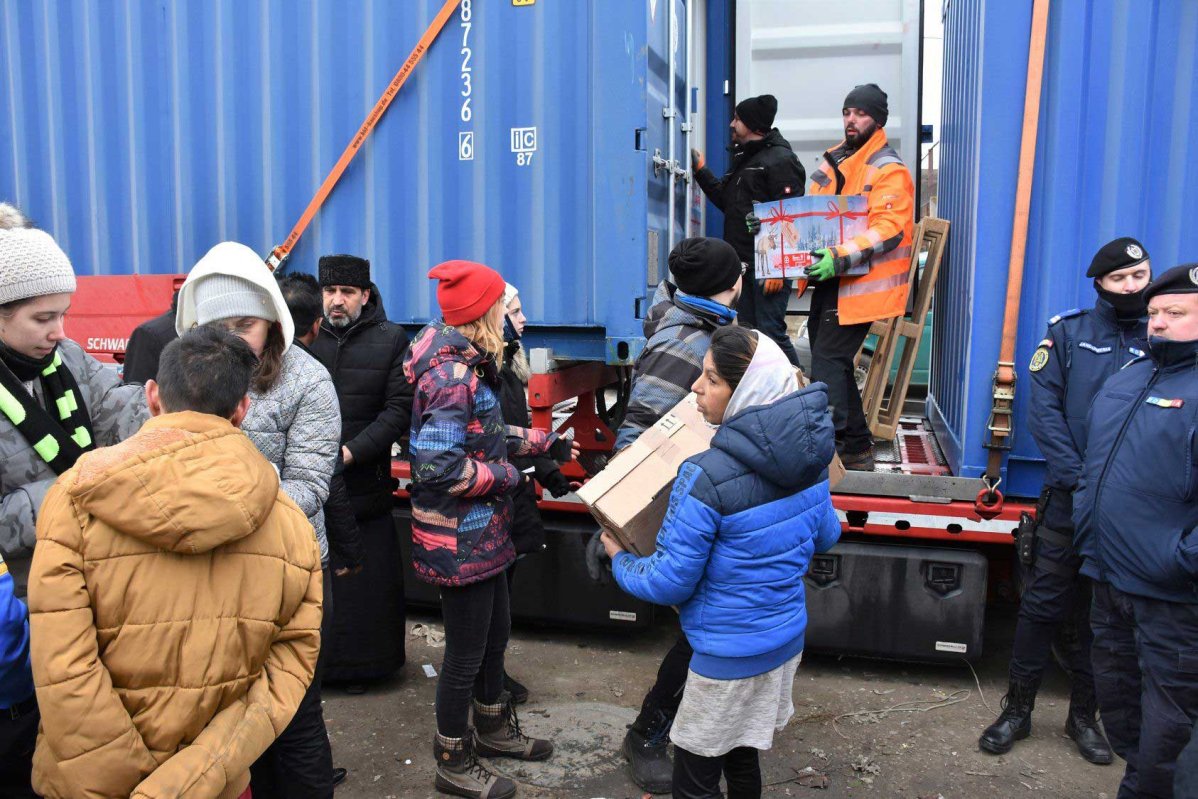 Cadouri pentru 1.400 de copii din Pata Rât și Turda, judeţul Cluj 136412