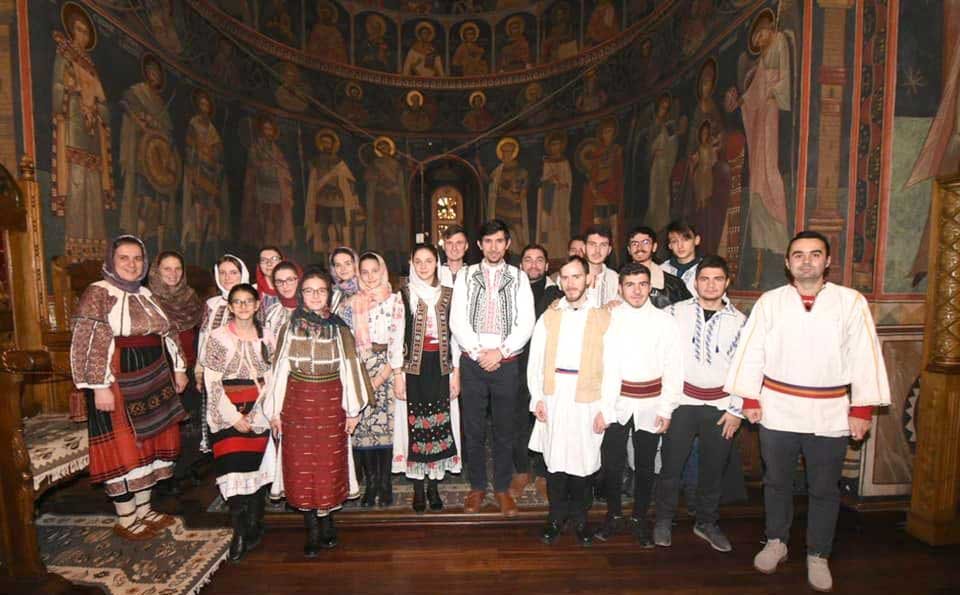 Tineri craioveni din ASCOR, în tabără la Mănăstirea Lainici 136485