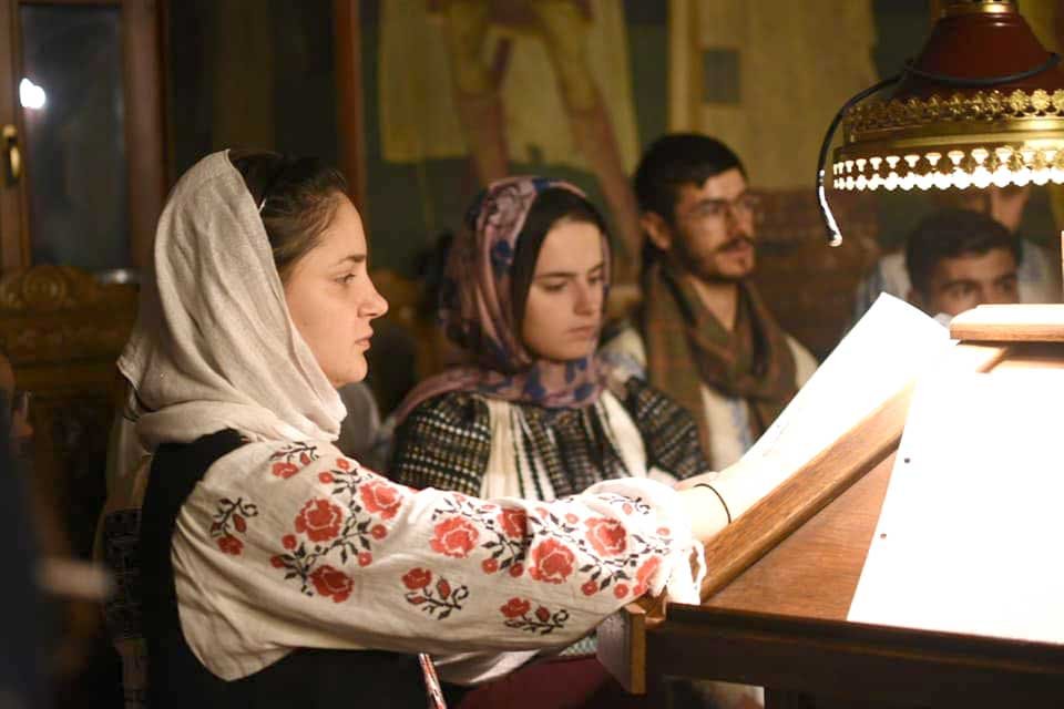 Tineri craioveni din ASCOR, în tabără la Mănăstirea Lainici 136486