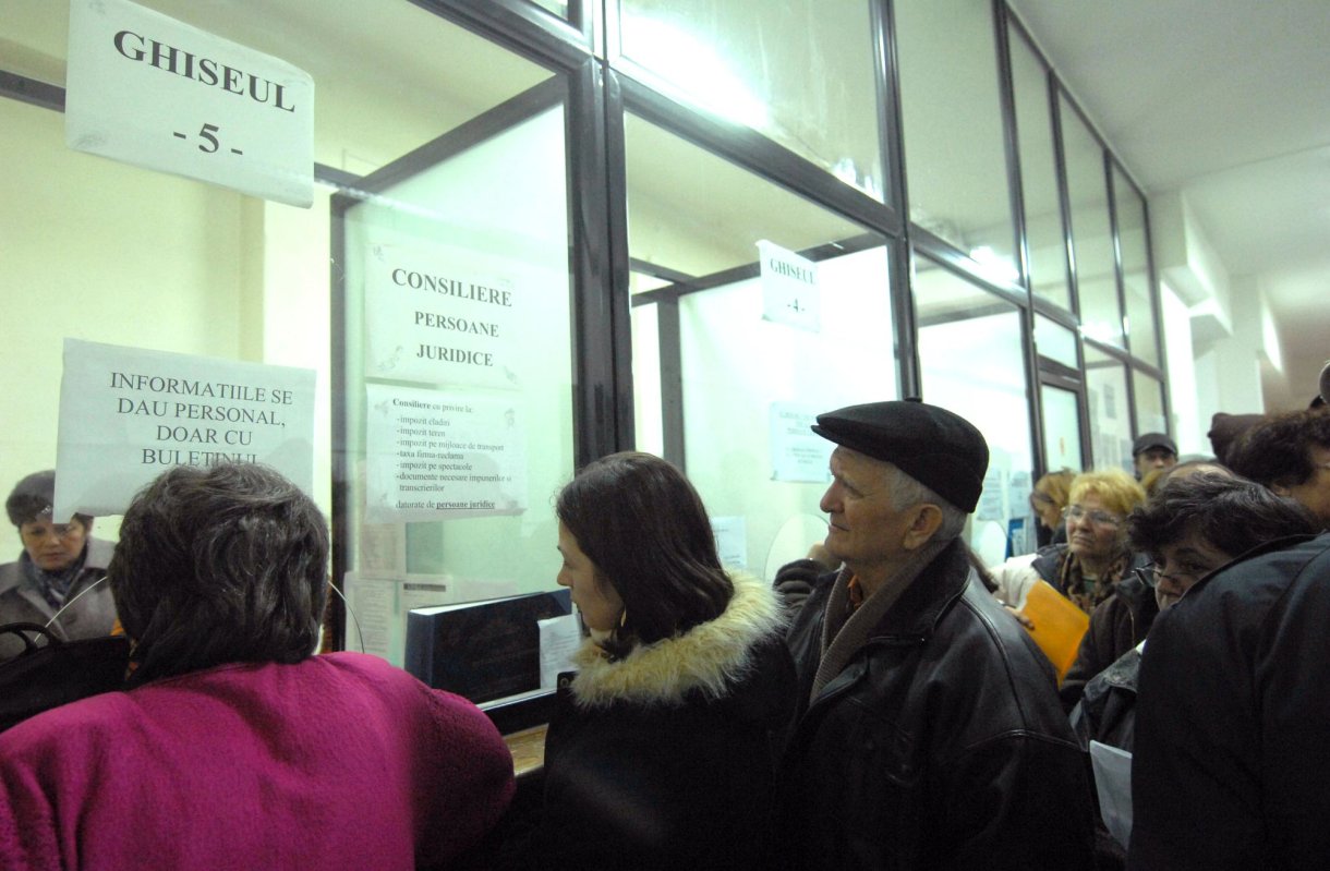 Aglomeraţie la ghişeele pentru plata impozitelor locale 136673