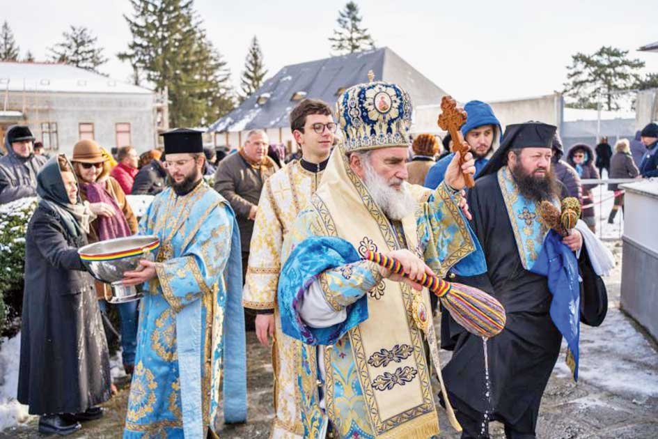 Cruce de gheață de Bobotează la catedrala din Roman 136641