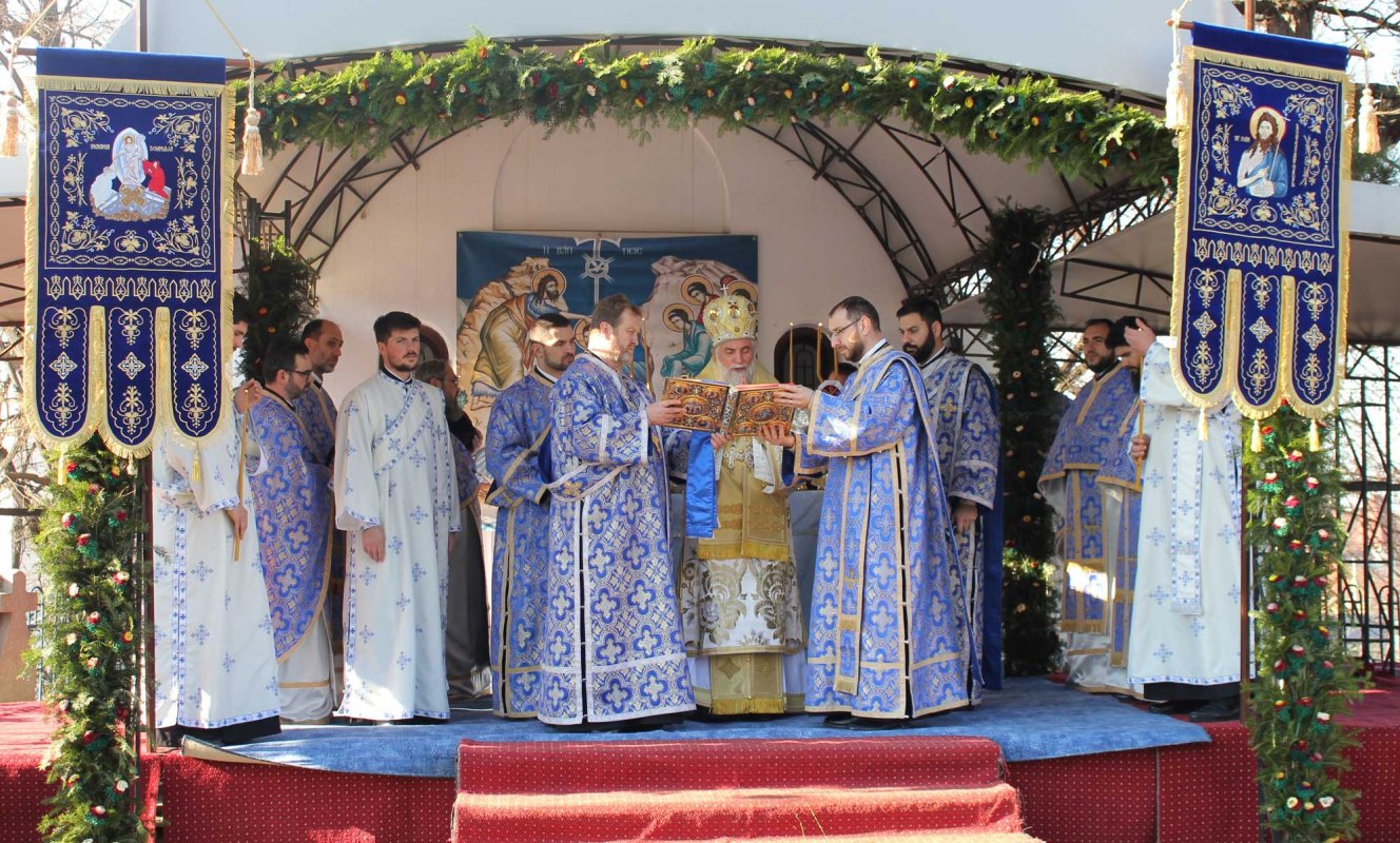 Praznicul Bobotezei în eparhii din Mitropolia Olteniei 136627