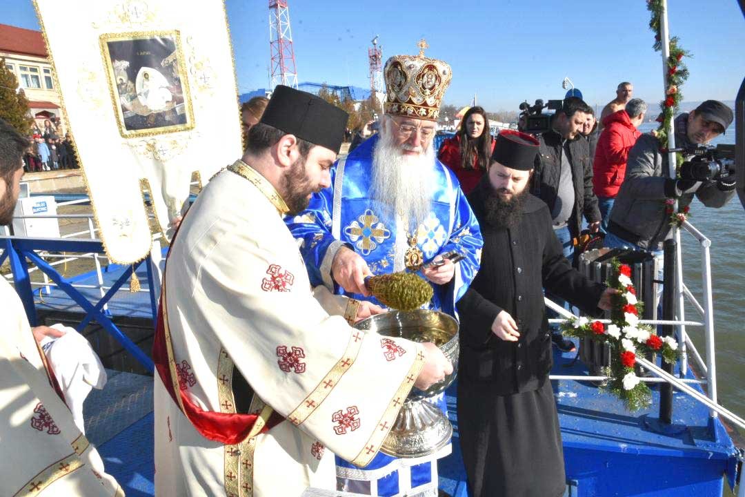 Praznicul Bobotezei în eparhii din Mitropolia Olteniei 136629