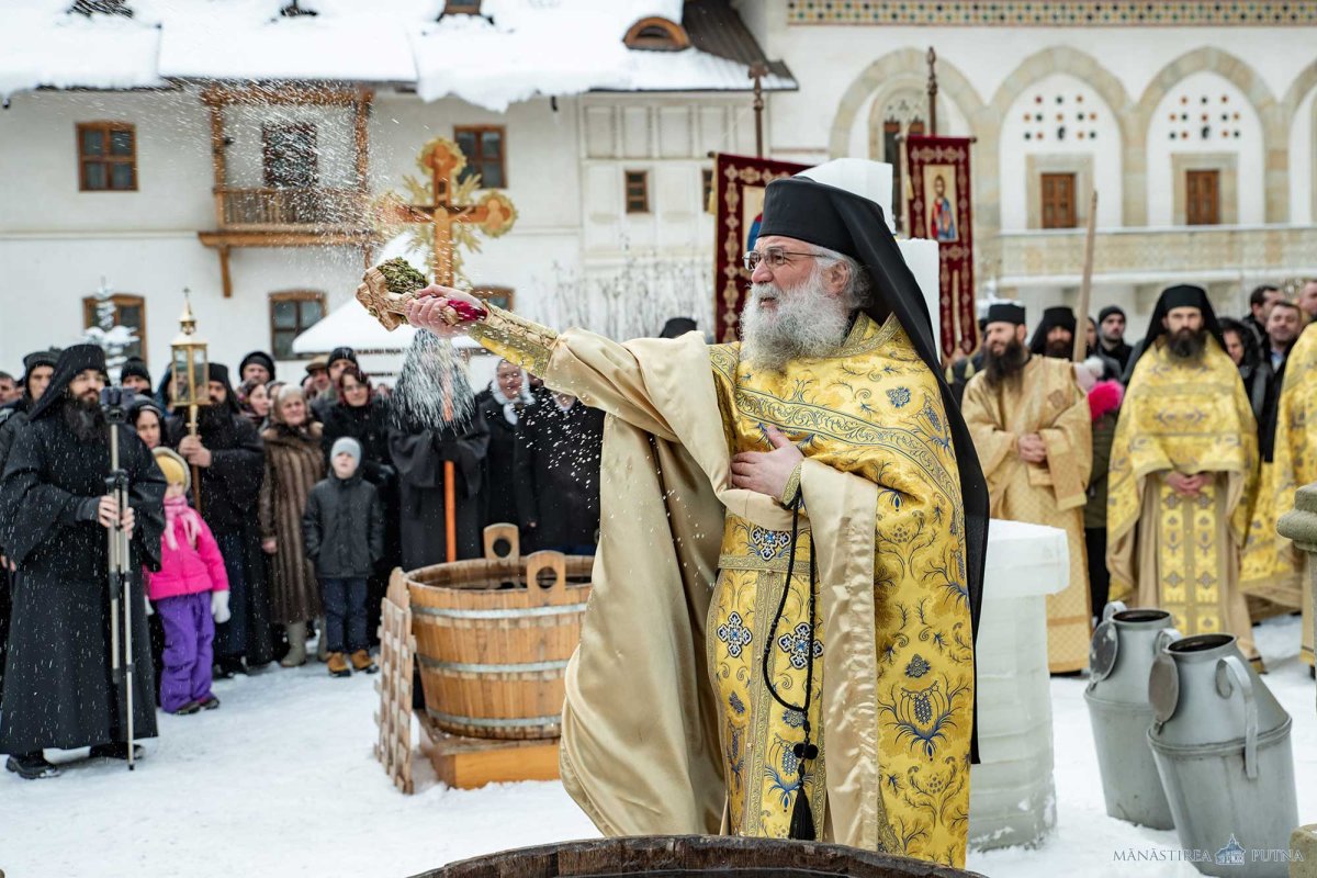 Sfințirea cea mare a apei la Mănăstirea Putna 136671