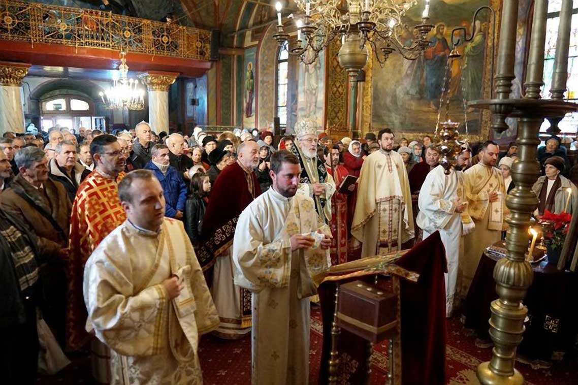 Hramul unei biserici istorice din municipiul Pitești 136726