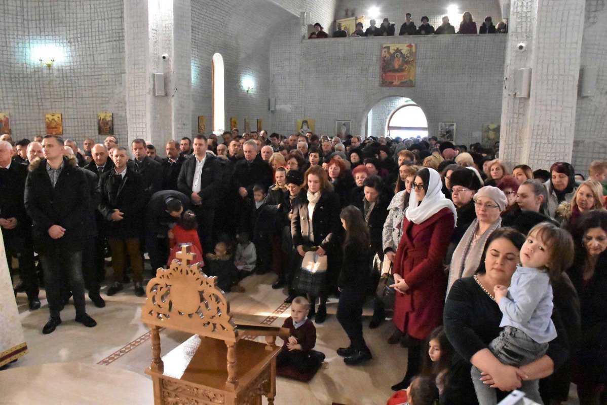 Liturghie arhierească și Botez la o biserică din Dej 136707