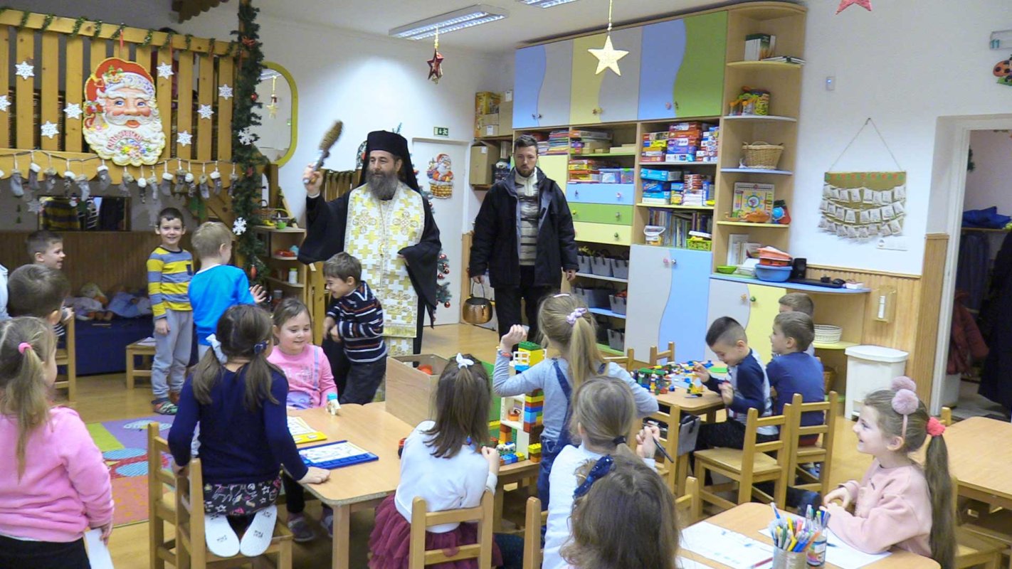 Binecuvântare cu Agheasmă mare a instituțiilor românești din Giula, Ungaria 136939