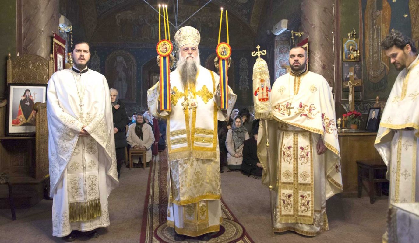 Liturghii arhiereşti în eparhii din Oltenia 137011