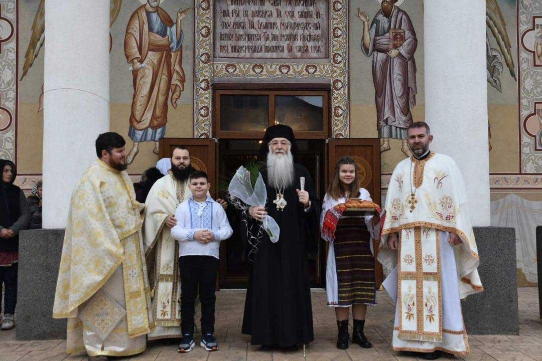 Liturghii arhiereşti în eparhii din Oltenia 137012