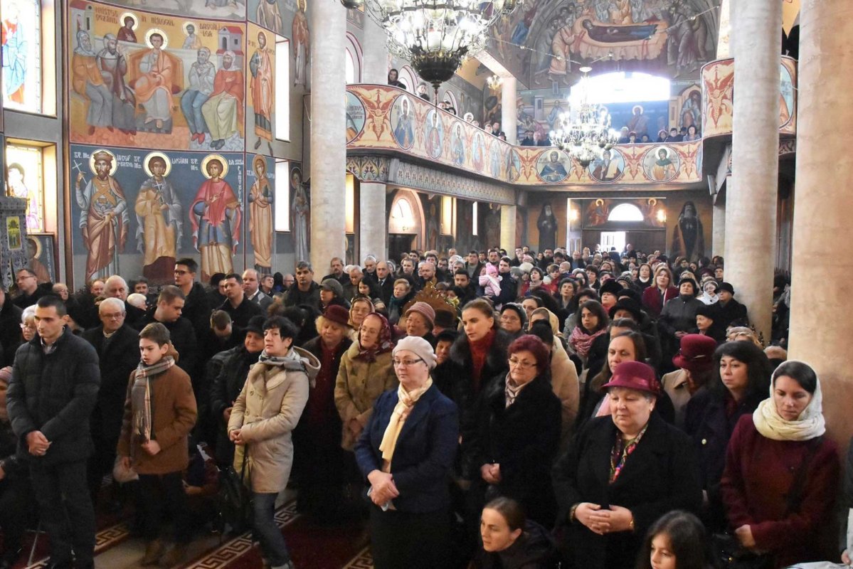 Prezență arhierească în Parohia „Înălțarea Domnului” din Cluj-Napoca 136998