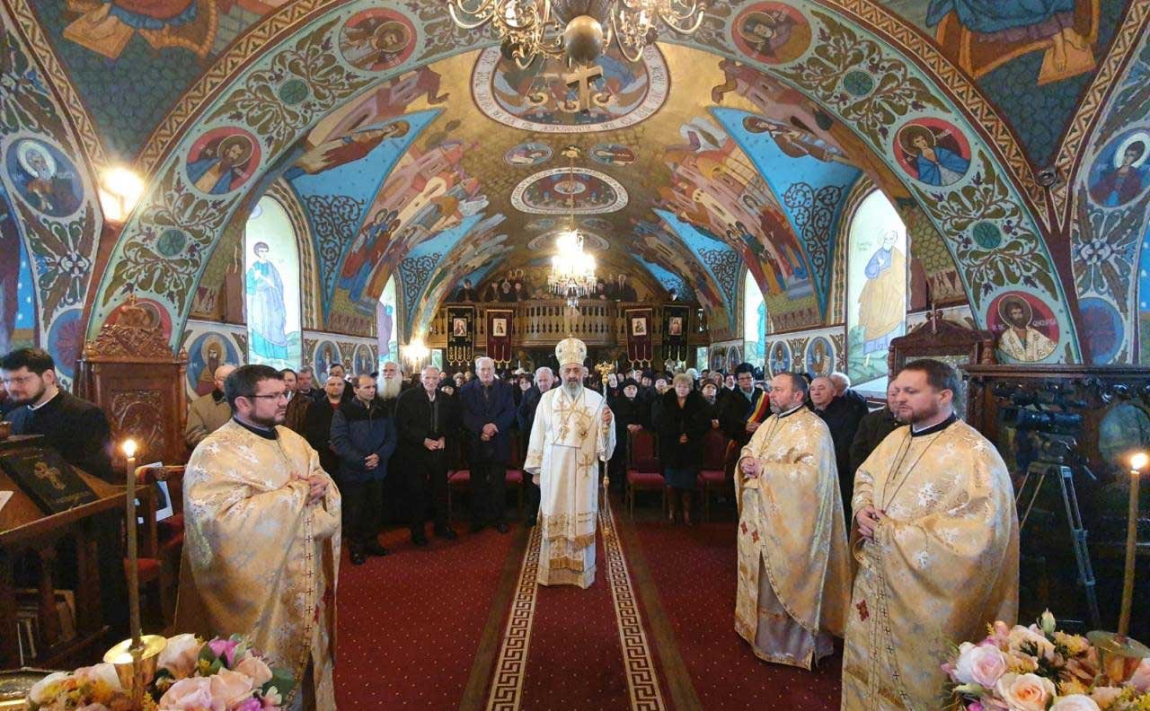 Slujire arhierească în Parohia Reghin - „Sfânta Treime” 137000