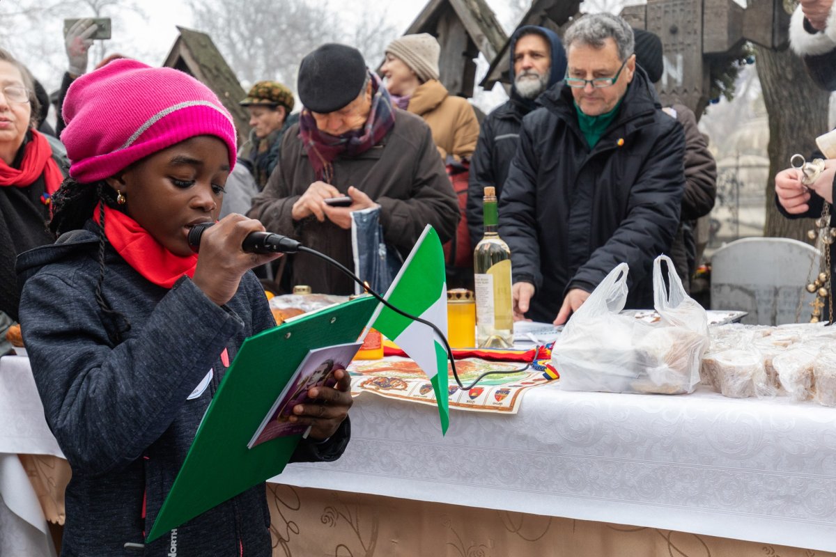 Pomenirea lui Mihai Eminescu la mormântul său 137096