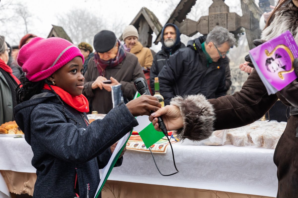 Pomenirea lui Mihai Eminescu la mormântul său 137097