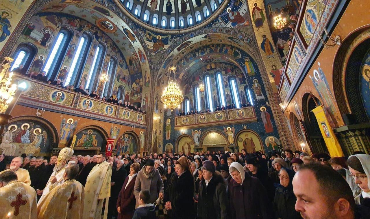 Liturghie arhierească la Târnăveni 137592