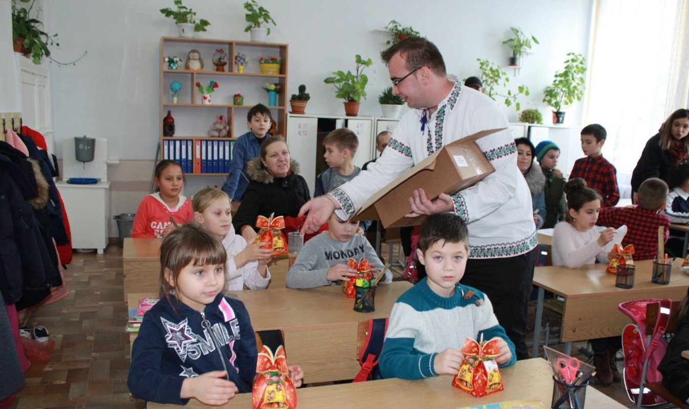 Un profesor de religie unește inimile peste Prut 137633