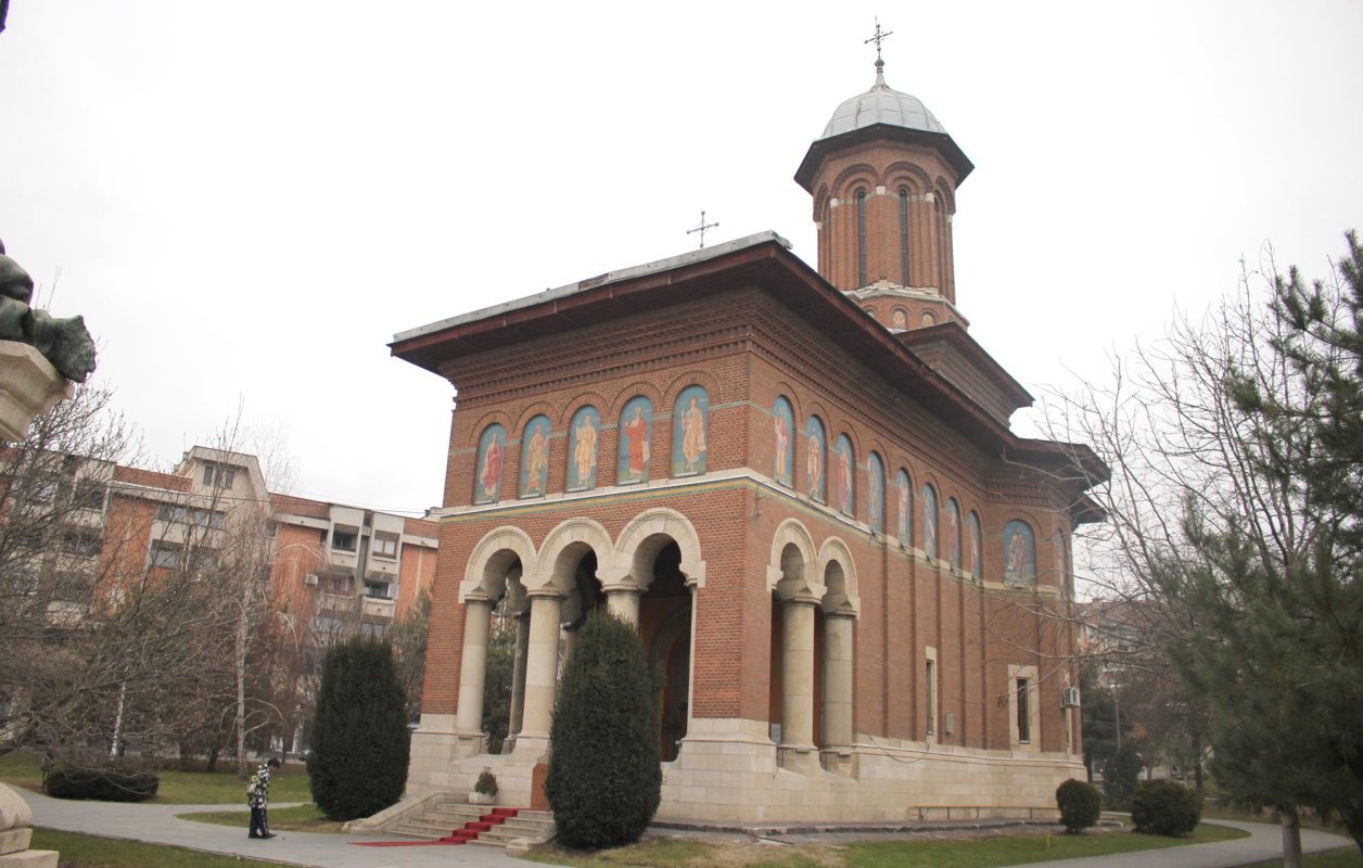 Liturghie arhierească la Paraclisul Mitropolitan din Craiova 137672