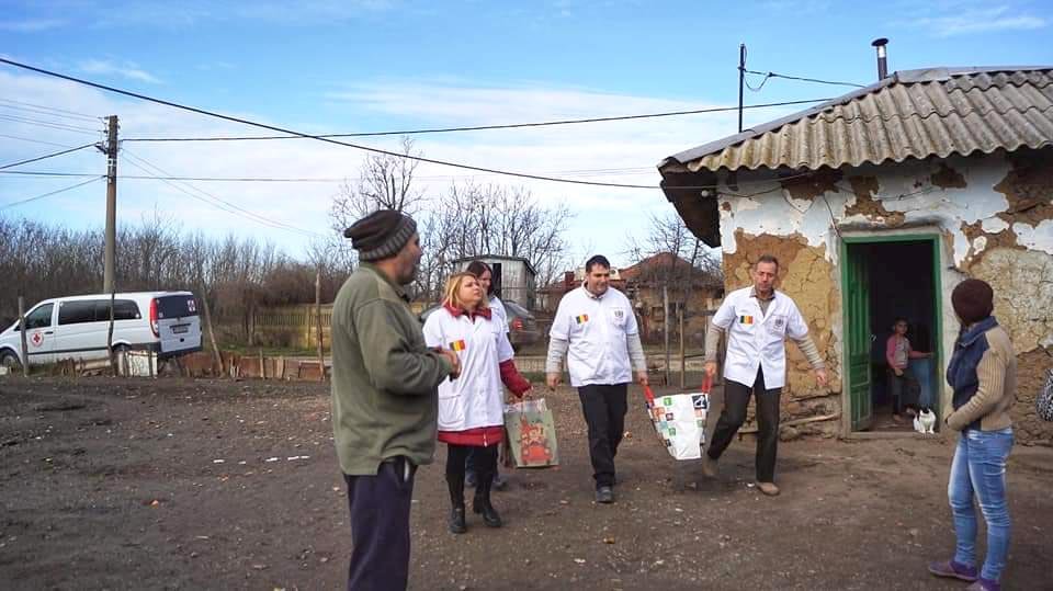 Program social dezvoltat de voluntarii Catedralei Naţionale 137663