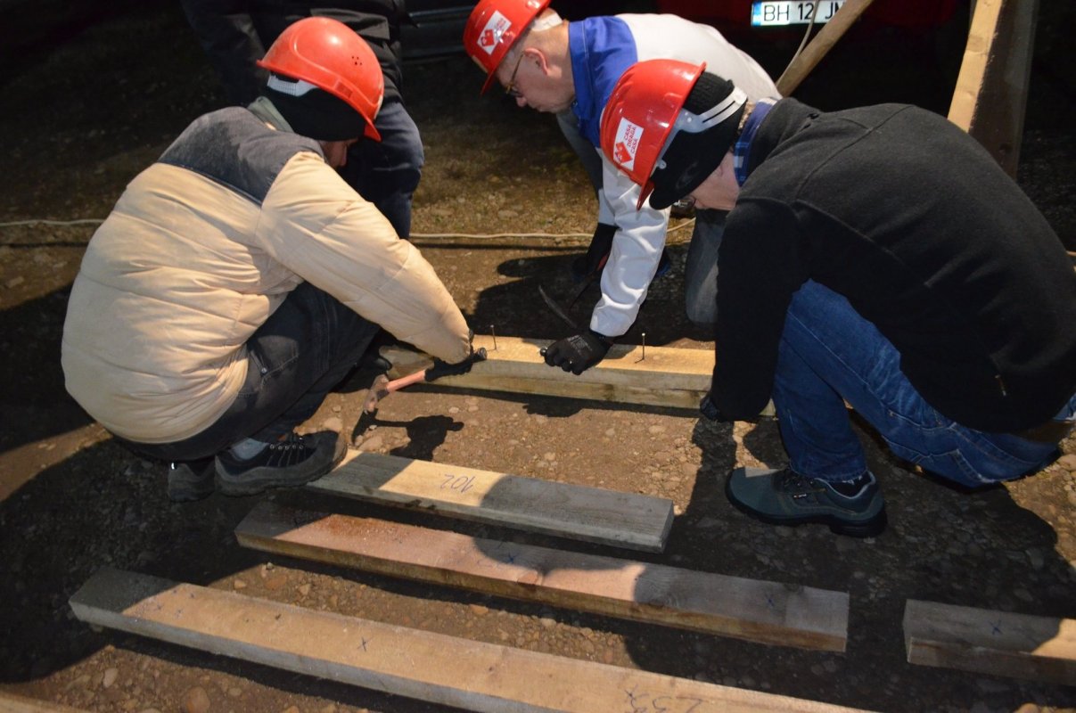 Voluntariat pentru casele unor familii nevoiaşe 138025