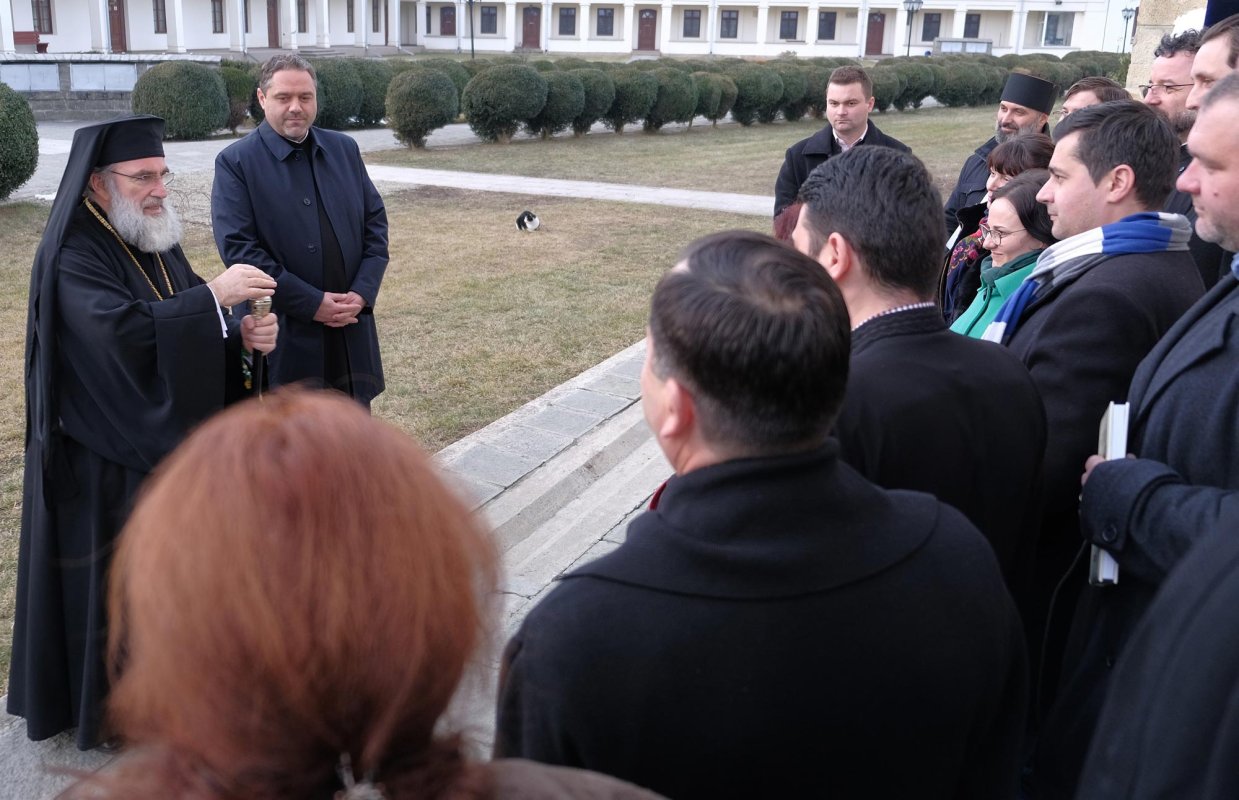 Întâlnire a profesorilor de religie la Roman 138052