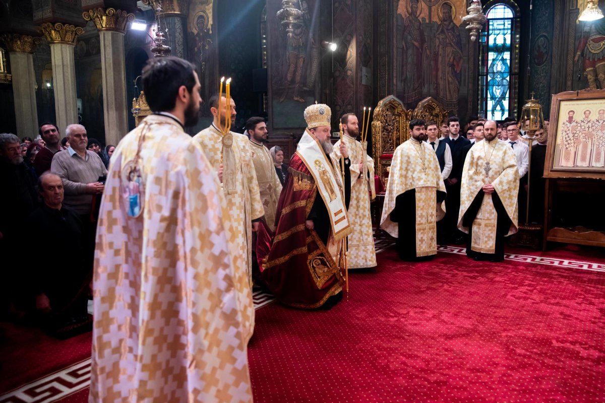 Procesiune cu moaștele „dascălilor Bisericii” la Catedrala Patriarhală 138138