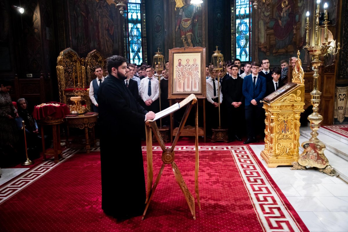 Procesiune cu moaștele „dascălilor Bisericii” la Catedrala Patriarhală 138139