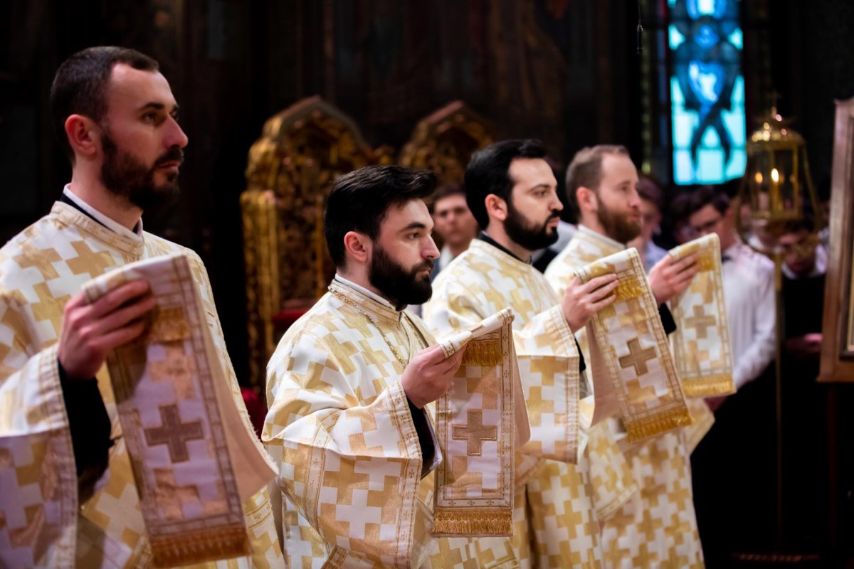 Procesiune cu moaștele „dascălilor Bisericii” la Catedrala Patriarhală 138140