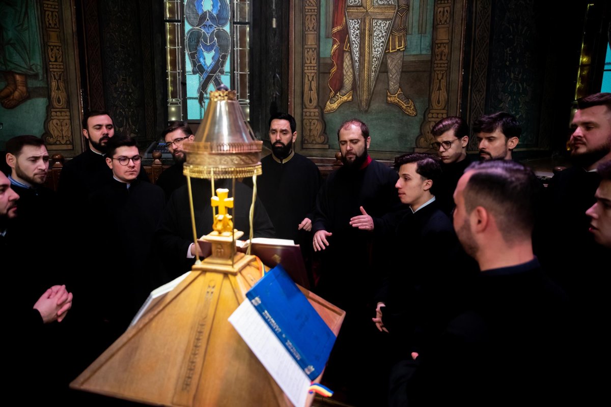 Procesiune cu moaștele „dascălilor Bisericii” la Catedrala Patriarhală 138141