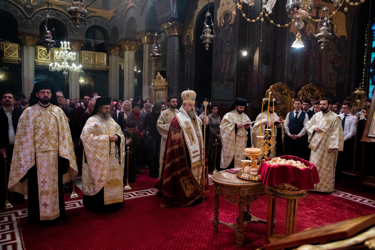 Procesiune cu moaștele „dascălilor Bisericii” la Catedrala Patriarhală 138147