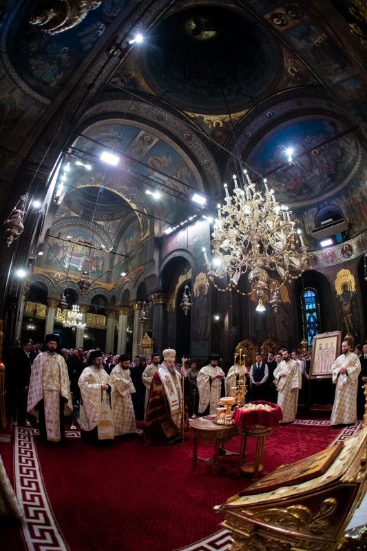 Procesiune cu moaștele „dascălilor Bisericii” la Catedrala Patriarhală 138148