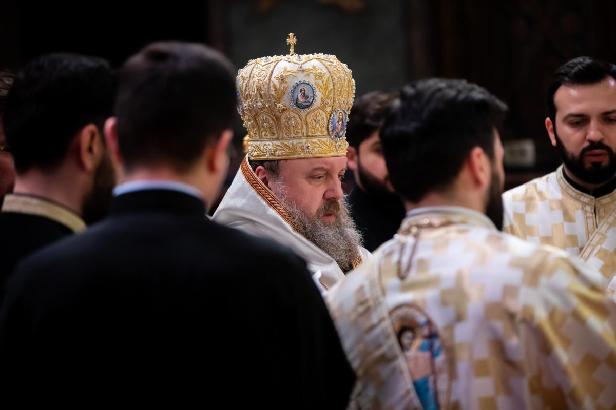 Procesiune cu moaștele „dascălilor Bisericii” la Catedrala Patriarhală 138162