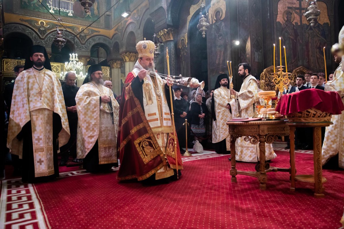 Procesiune cu moaștele „dascălilor Bisericii” la Catedrala Patriarhală 138164