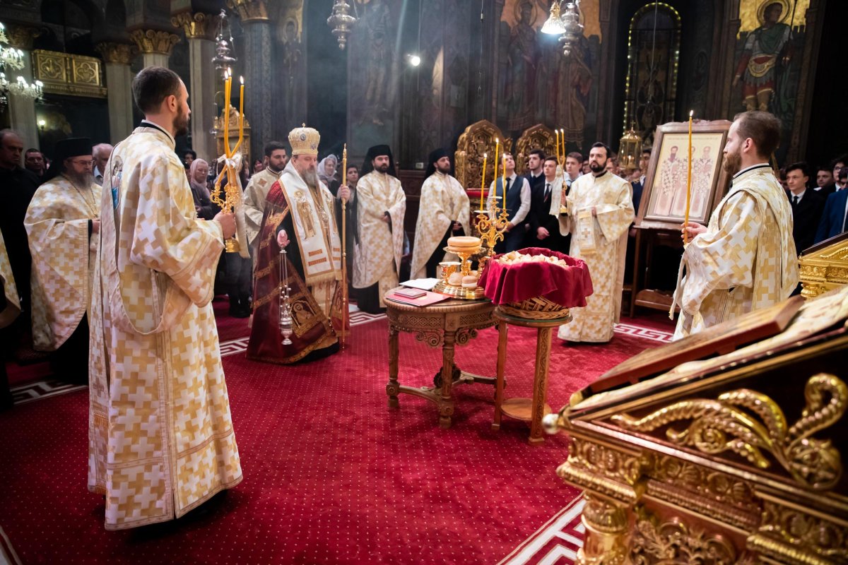 Procesiune cu moaștele „dascălilor Bisericii” la Catedrala Patriarhală 138165