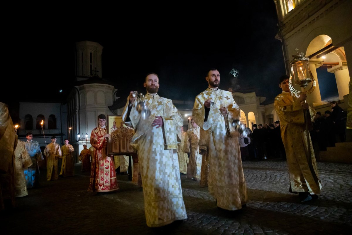 Procesiune cu moaștele „dascălilor Bisericii” la Catedrala Patriarhală 138175