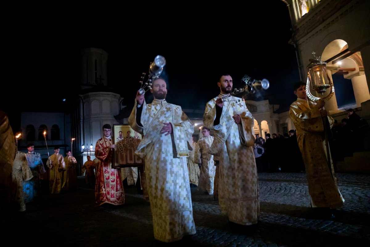 Procesiune cu moaștele „dascălilor Bisericii” la Catedrala Patriarhală 138176