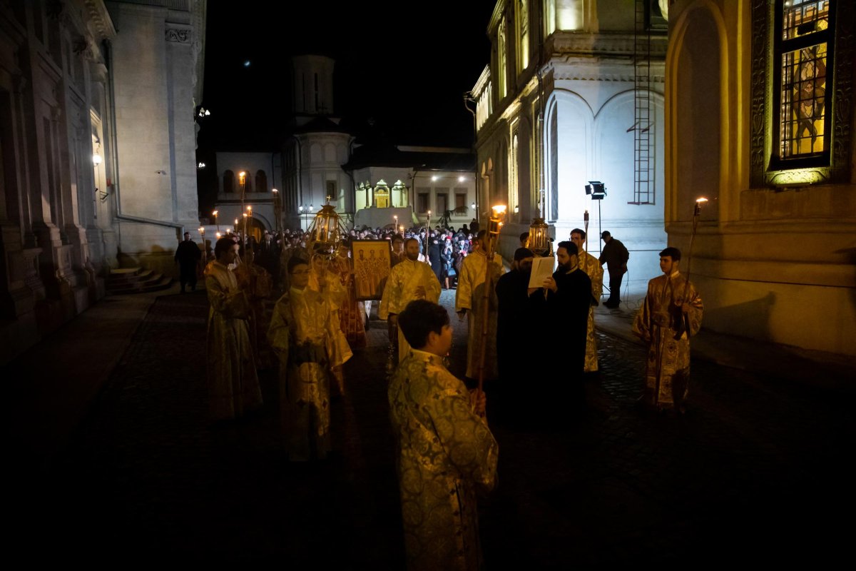Procesiune cu moaștele „dascălilor Bisericii” la Catedrala Patriarhală 138178